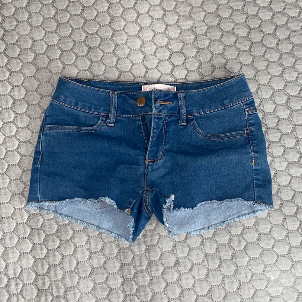 SHORT SHORTS